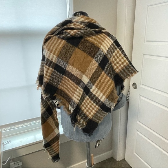 ModCloth Tan and Black Plaid Frayed End Blanket Scarf - Picture 7 of 7